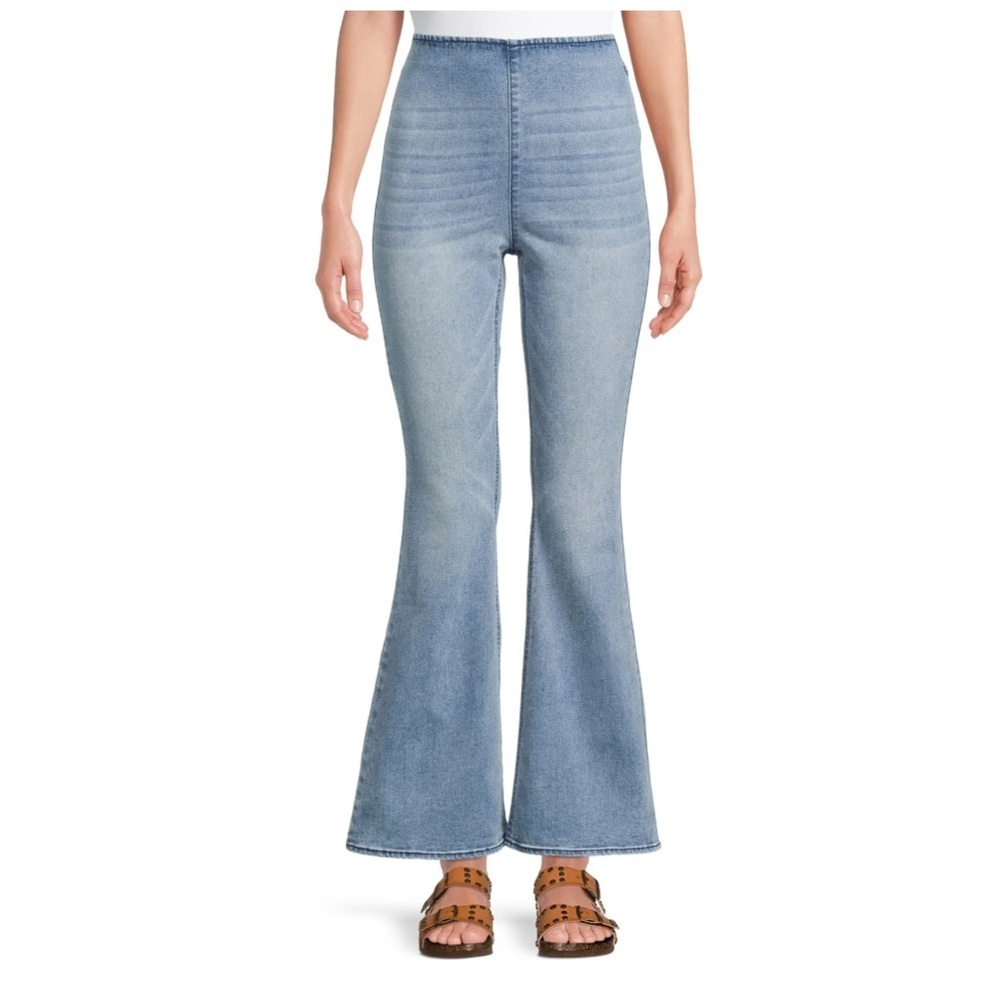 No Boundaries Light Wash Pull On Flare Jeans Size Large (11/13) - Picture 2 of 4